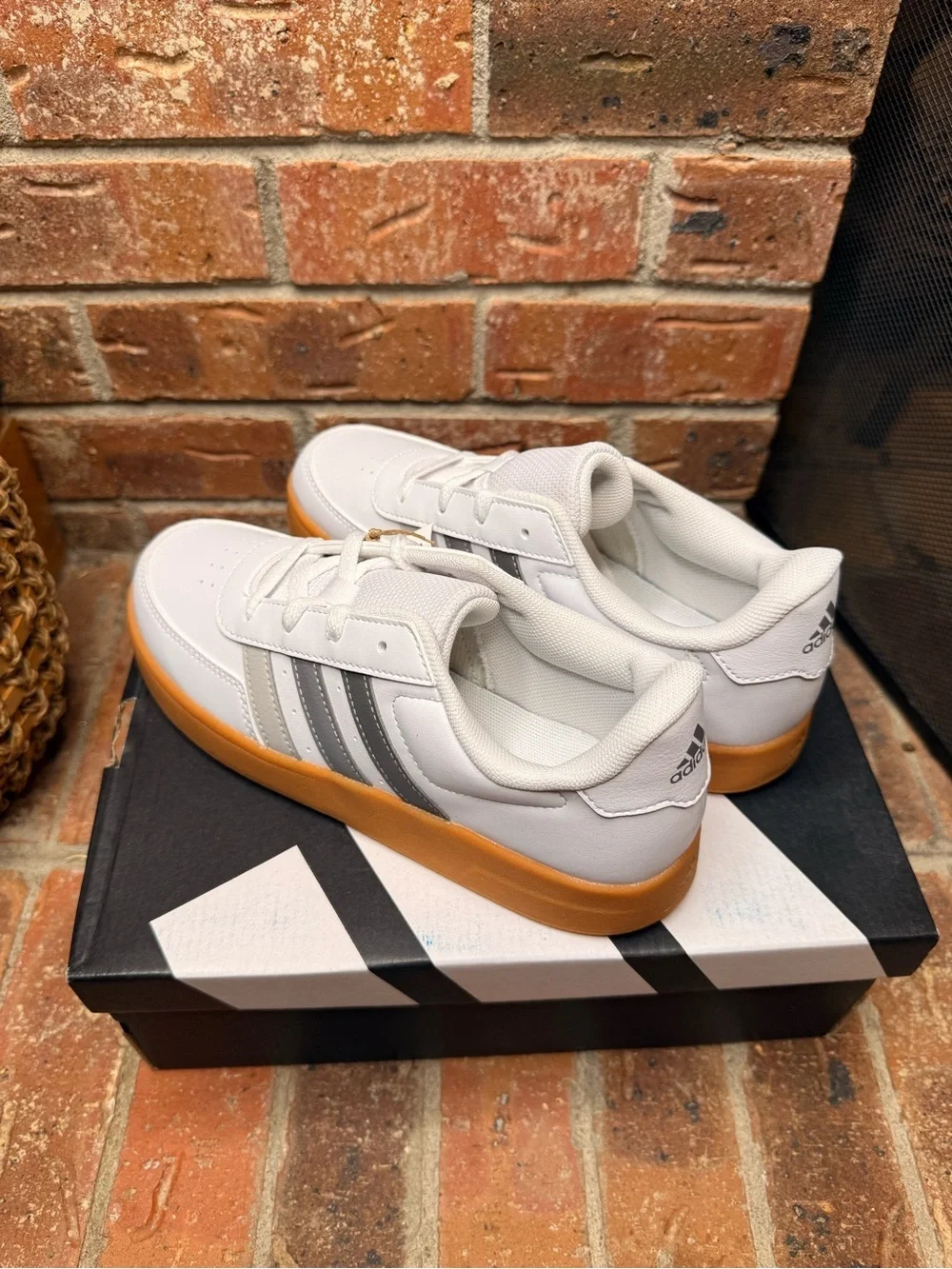 Adidas Breaknet 2.0 K Kids Sneakers White Gray Gum Sole Size 4 Youth NIB